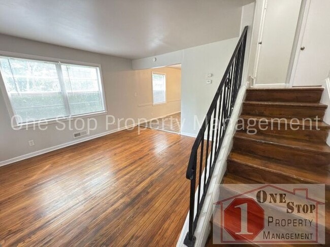 Building Photo - Beautiful 2 Bedroom 1.5 Bathroom in Kansas...