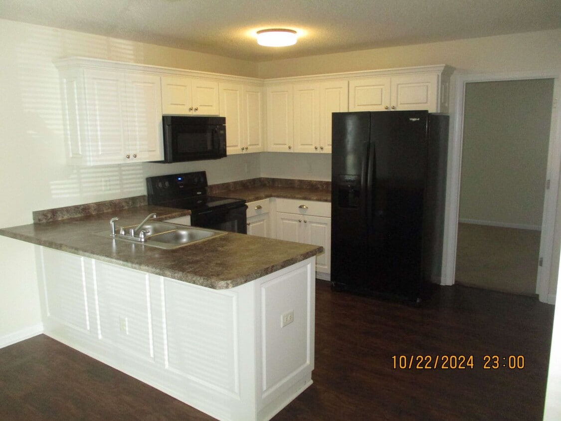 Building Photo - 203 Glade Ln