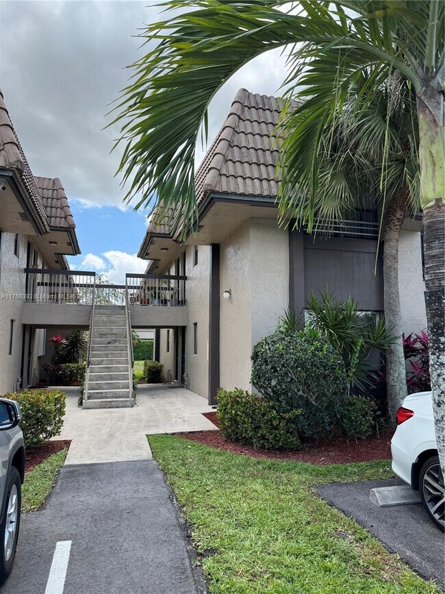 Building Photo - 10724 Royal Palm Blvd