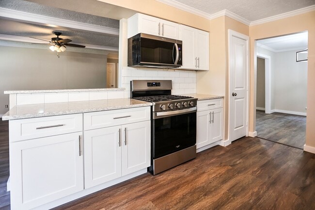 Building Photo - 502 Rosewood Dr