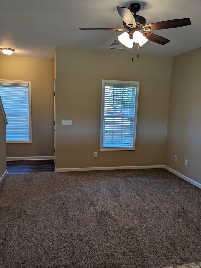 Foto del edificio - 2 Bedroom, 2.5 Bath Townhome in Creedmoor, NC