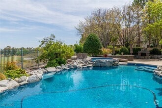 Building Photo - 1700 Wincanton Dr
