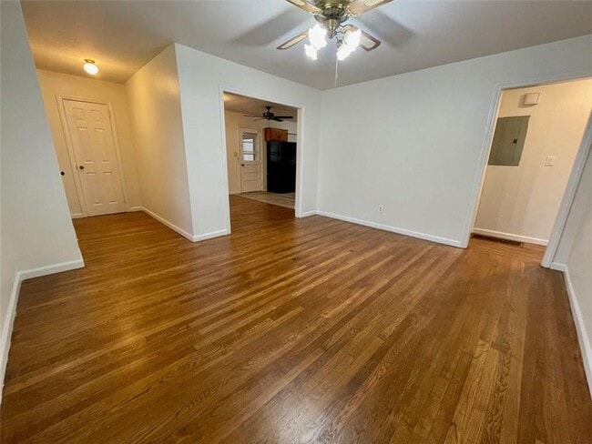 Building Photo - 6328 Oakview Ln