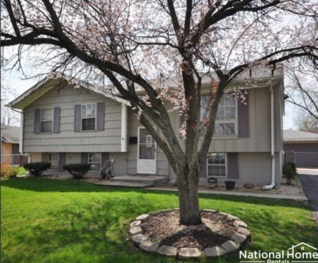Primary Photo - 330 E Tulip Dr