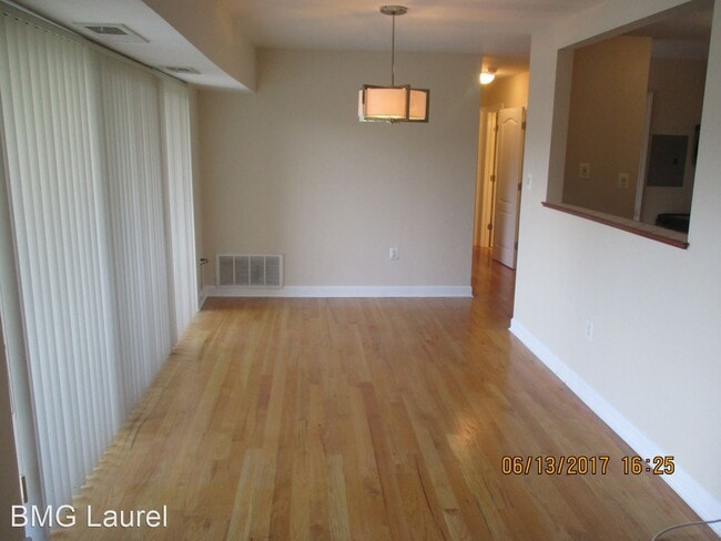 Building Photo - 2 br, 1 bath House - 6303 Hil Mar Drive  U...