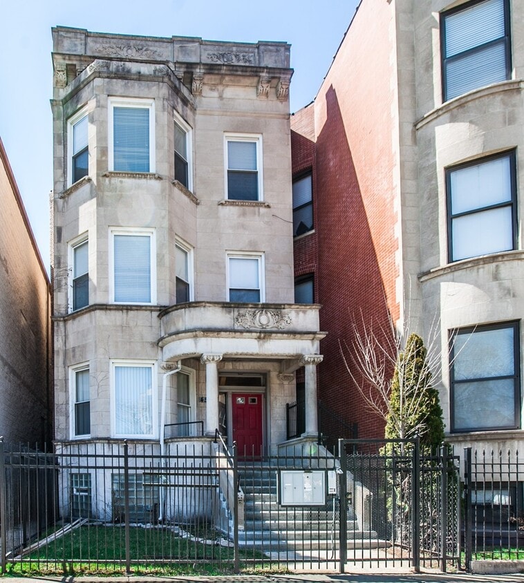 Primary Photo - 4552 S Indiana Ave
