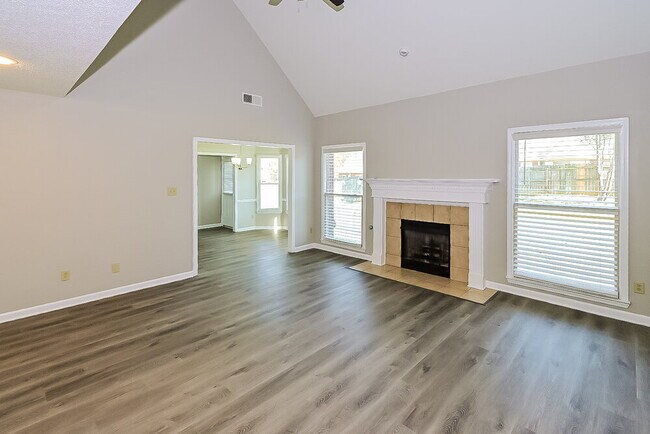 Foto del edificio - 1120 Mossy Knoll Dr