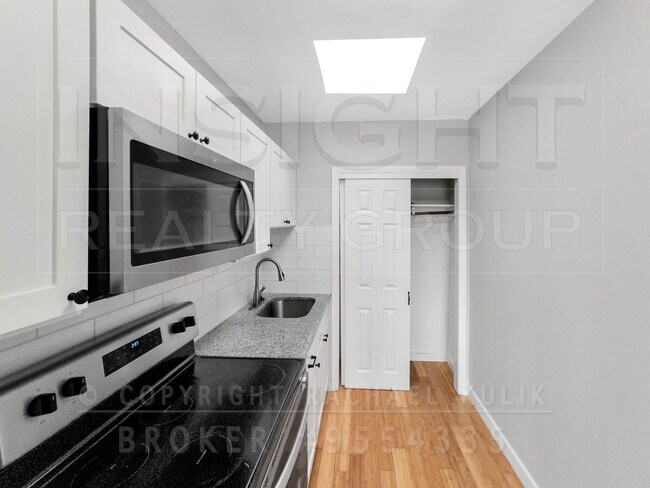 Building Photo - 39 Willow St