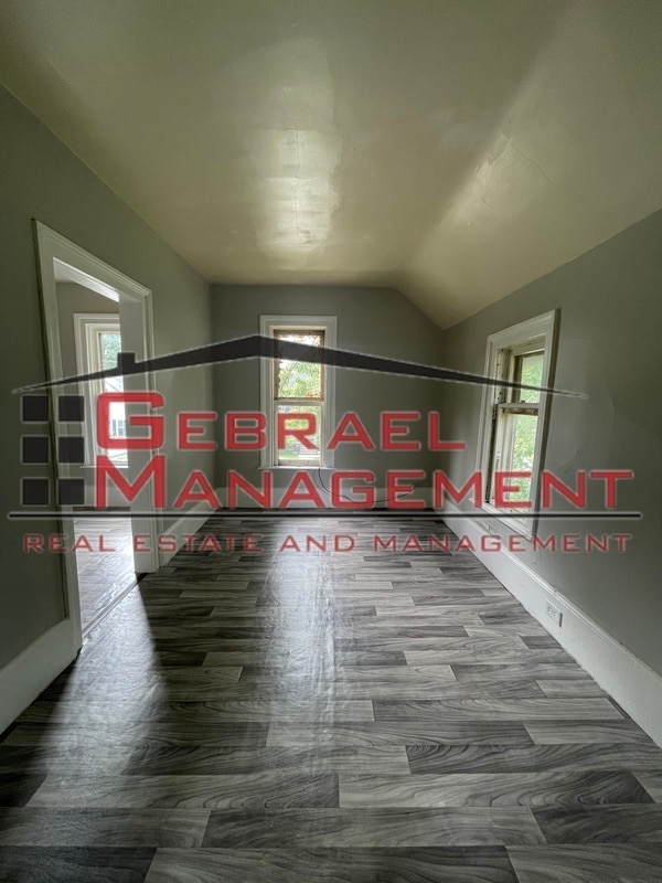 Building Photo - 920 Ames St