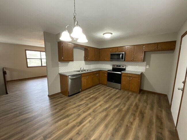 Building Photo - LEASING