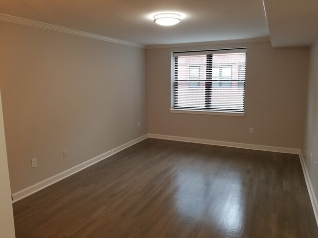 Foto del edificio - 215 W Canton St
