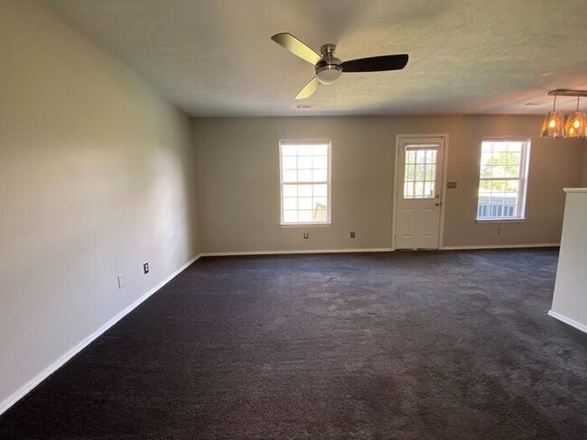 Foto del edificio - Now Available - 2 Bed 2 Bath House in Brit...