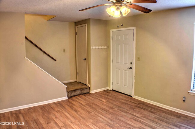 Building Photo - 701 Island Pines