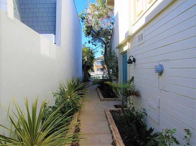 Building Photo - Stunning Channel Islands Harbor Home With Private Dock (UNFURNISHED)