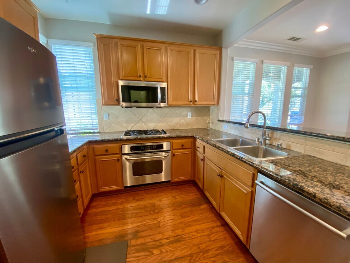 Primary Photo - 4S Ranch modern townhome 4/2.5 baths/2 car...