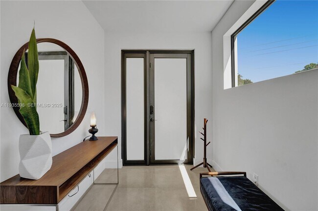 Foto del edificio - 3465 SW 3rd Ave