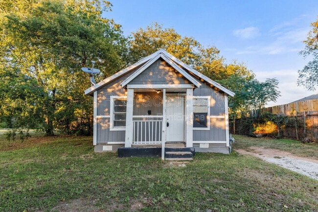 Building Photo - 515 E Lee St