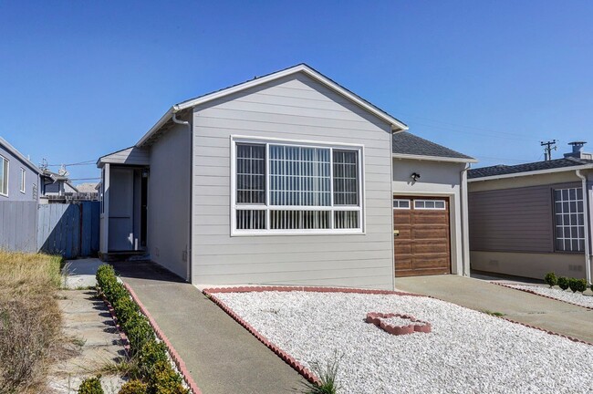 Building Photo - Updated & super clean 3 Bed/ 2 Bath Daly C...