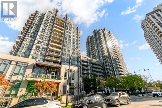 Photo du bâtiment - 120-120 Harrison Garden Blvd