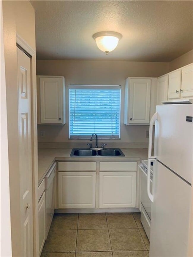Building Photo - Charming 2-Bed, 2-Bath Home with Garage & Storage – Apply Today!