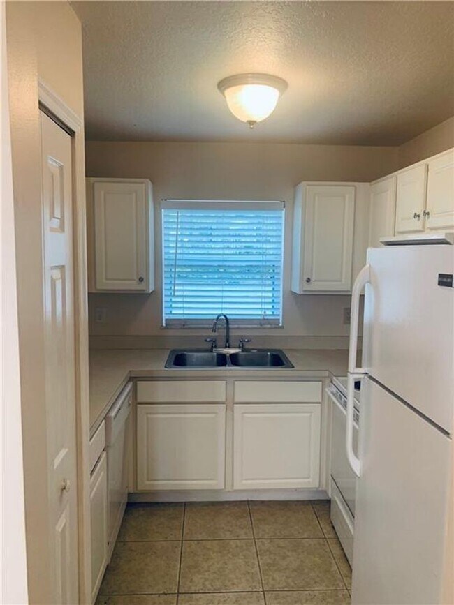 Foto del edificio - Charming 2-Bed, 2-Bath Home with Garage & Storage – Apply Today!