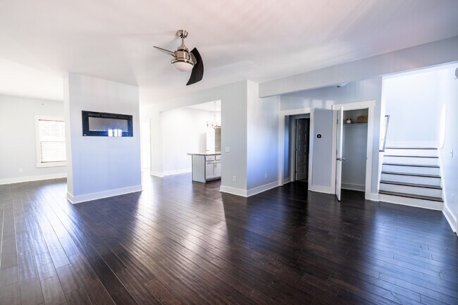 Building Photo - **NOW AVAILABLE FOR SHOWINGS**  Beautiful Home for Lease in Sylvan Heights!