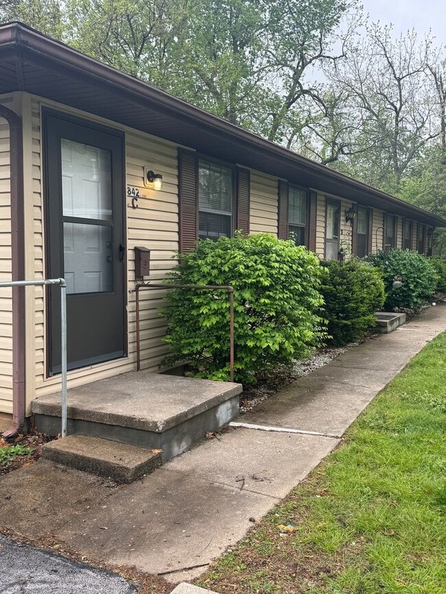 Building Photo - 842 S Scenic Ave