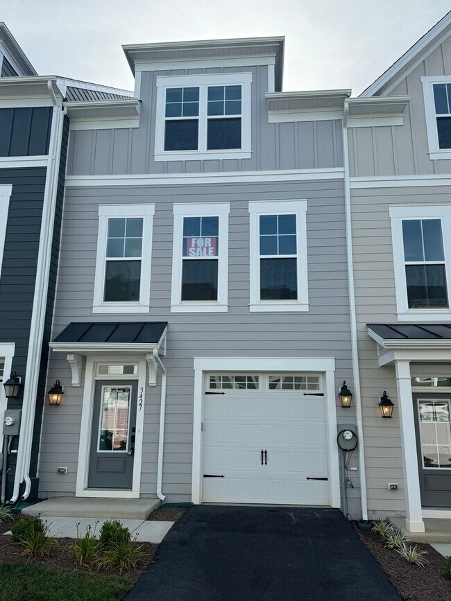 Foto del edificio - Townhouse for Rent in Preston Lake!