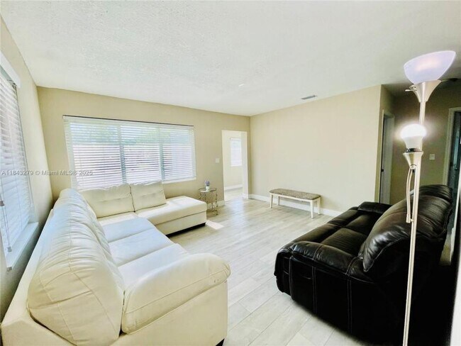 Foto del edificio - 3 bedroom in Hollywood FL 33020