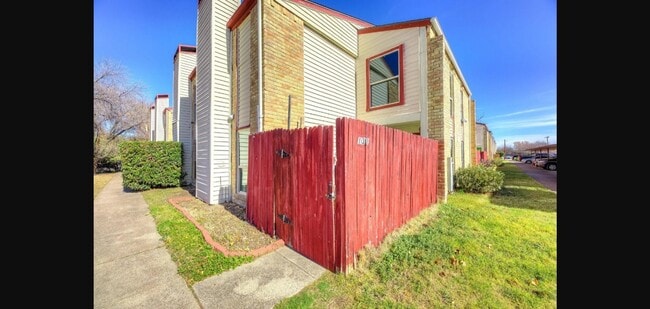 Photo - 919 S Weatherred Dr Apartment