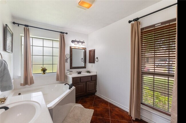 Foto del edificio - 1515 Bluefield Ct