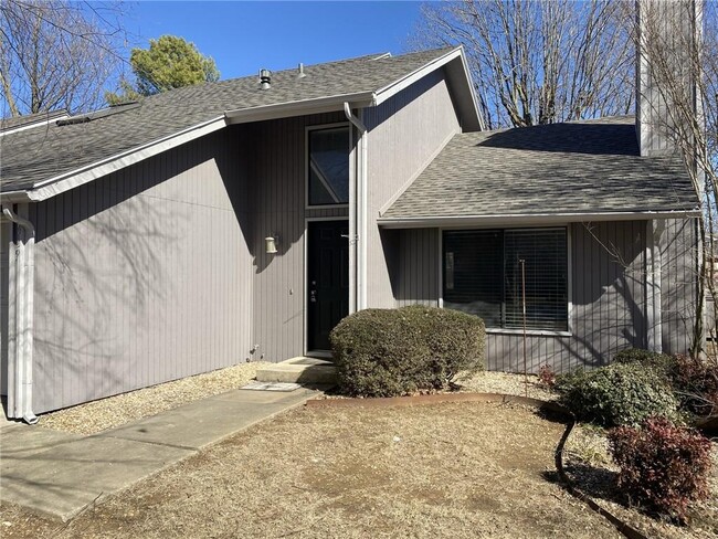 Building Photo - 415 S 20th St