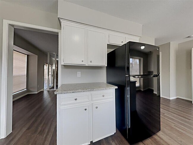 Building Photo - 11811 Rowood Dr