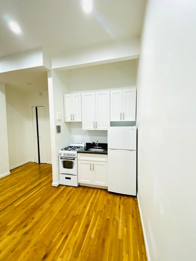 Foto del edificio - 366 W 23rd St