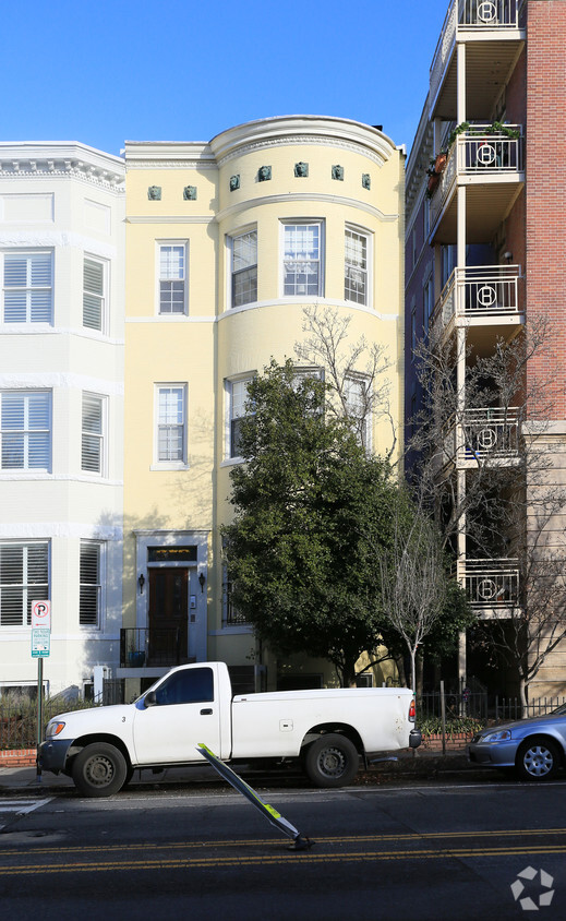 Building Photo - 1843 Calvert St NW