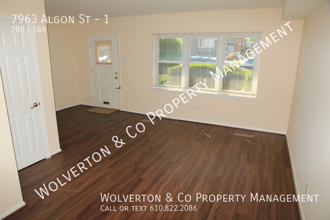 Building Photo - Spacious 2 Bedroom, 1 Bath Available Immed...