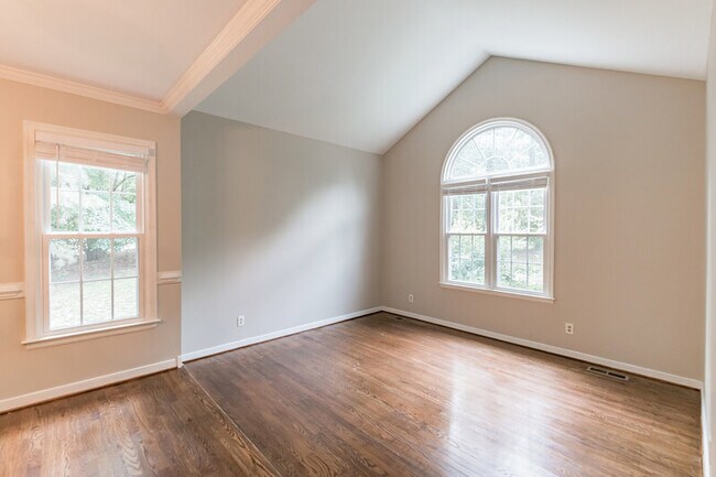Building Photo - 1900 Walthall Creek Dr