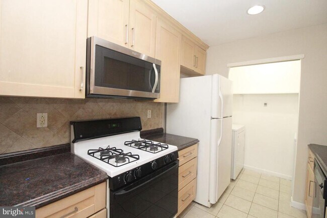 Building Photo - 82 Drewes Ct