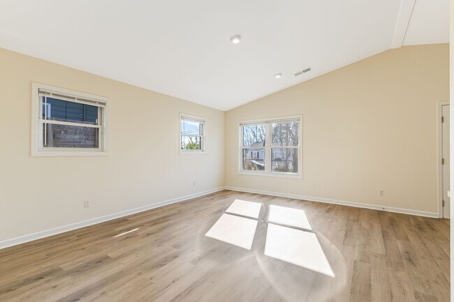 Foto del edificio - Newly-Updated 3-Bedroom Home in West Ashev...