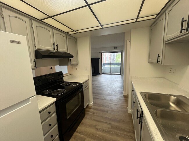 Foto del edificio - **$500 Move in Special** Updated Spacious 1 bed/1 bath in Aurora