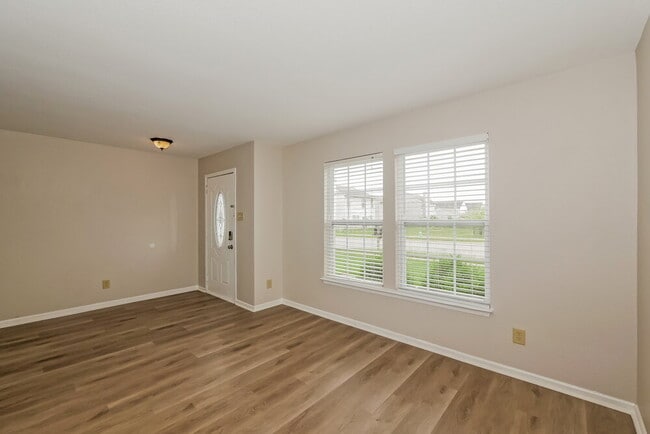 Building Photo - 10646 Pavilion Dr