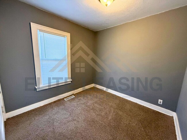 Building Photo - Embrace Comfort in This 2 Bedroom, 1 Bath ...