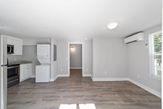 Foto del edificio - Brand New 1 Bedroom 1 Bathroom Steps away from UF! FALL 2026