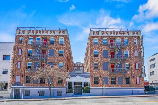 Building Photo - The Charleston Apartments