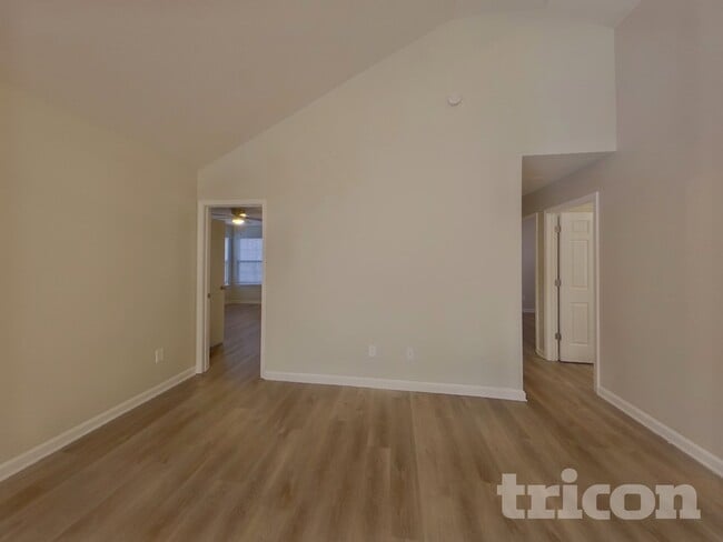 Foto del edificio - 1585 Kingston Dr