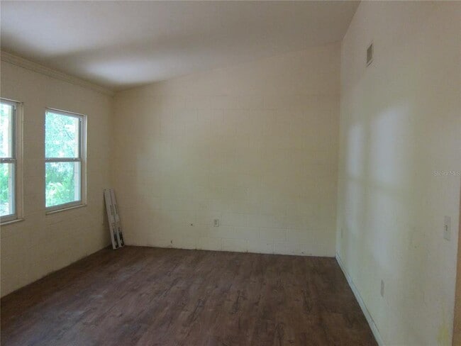 Building Photo - 206 NE 7th Pl