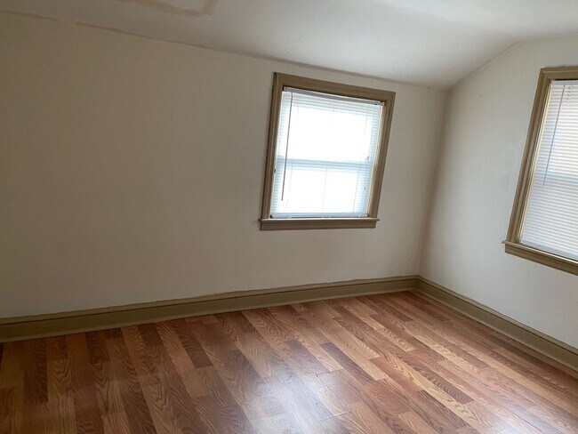 Building Photo - 3 br, 1 bath House - 333 LIBERTY COURT