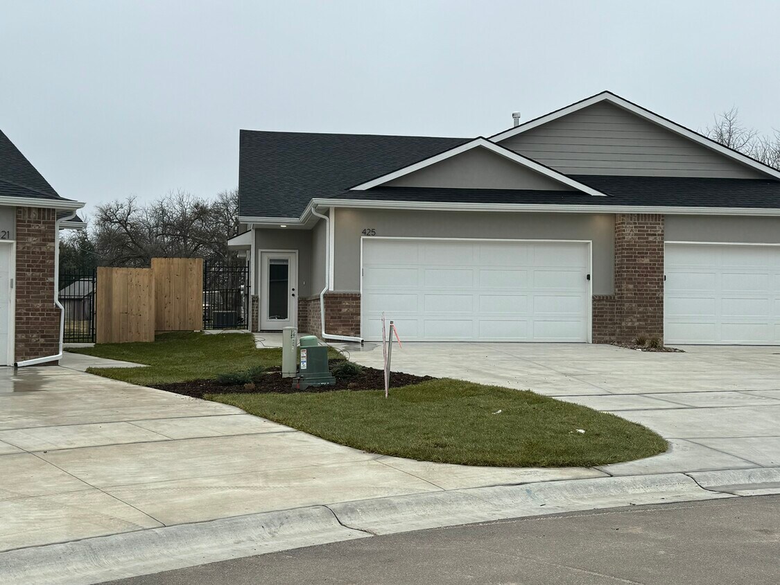425 W May St, Andover, KS 67002 Townhome Rentals in Andover KS