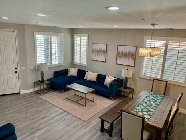 Building Photo - Amazing 5 bedroom home for rent in North F...