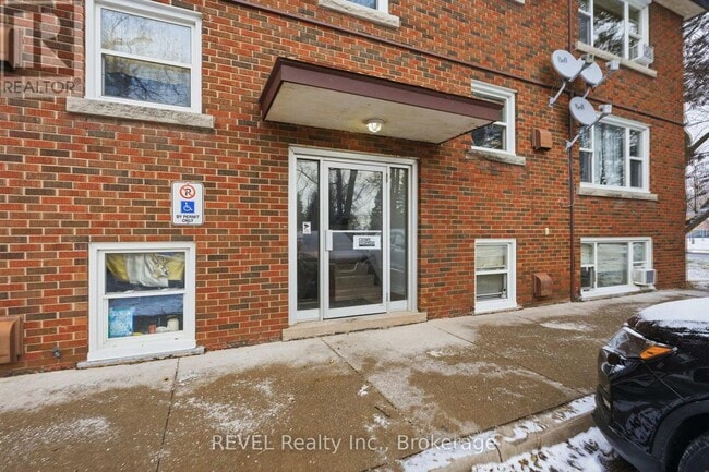 Building Photo - 6167 Dorchester Rd